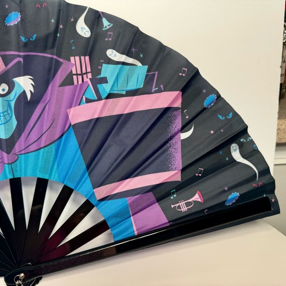 NWT. Disney Folding Fan - Hatbox Ghost - Haunted Mansion. Hatbox Ghost colorful - Picture 4 of 8